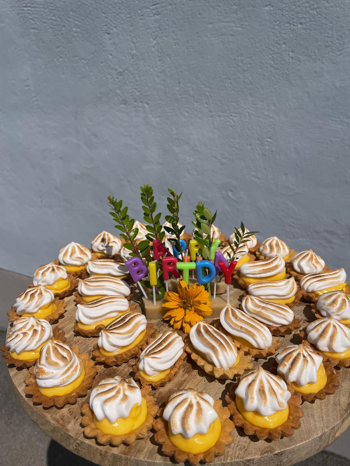 Zitronen-Meringue-Tartelettes (Party-Platte)