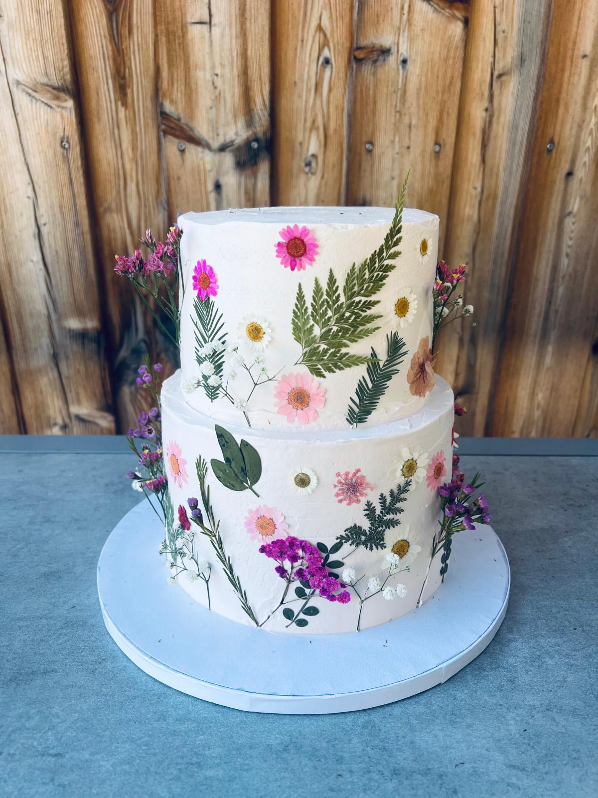 Wildblumen-Hochzeitstorte